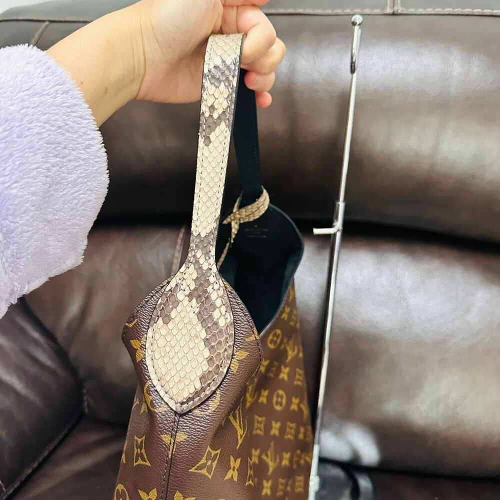 Louis Vuitton Flower Hobo Python strap - Picture 8 of 16